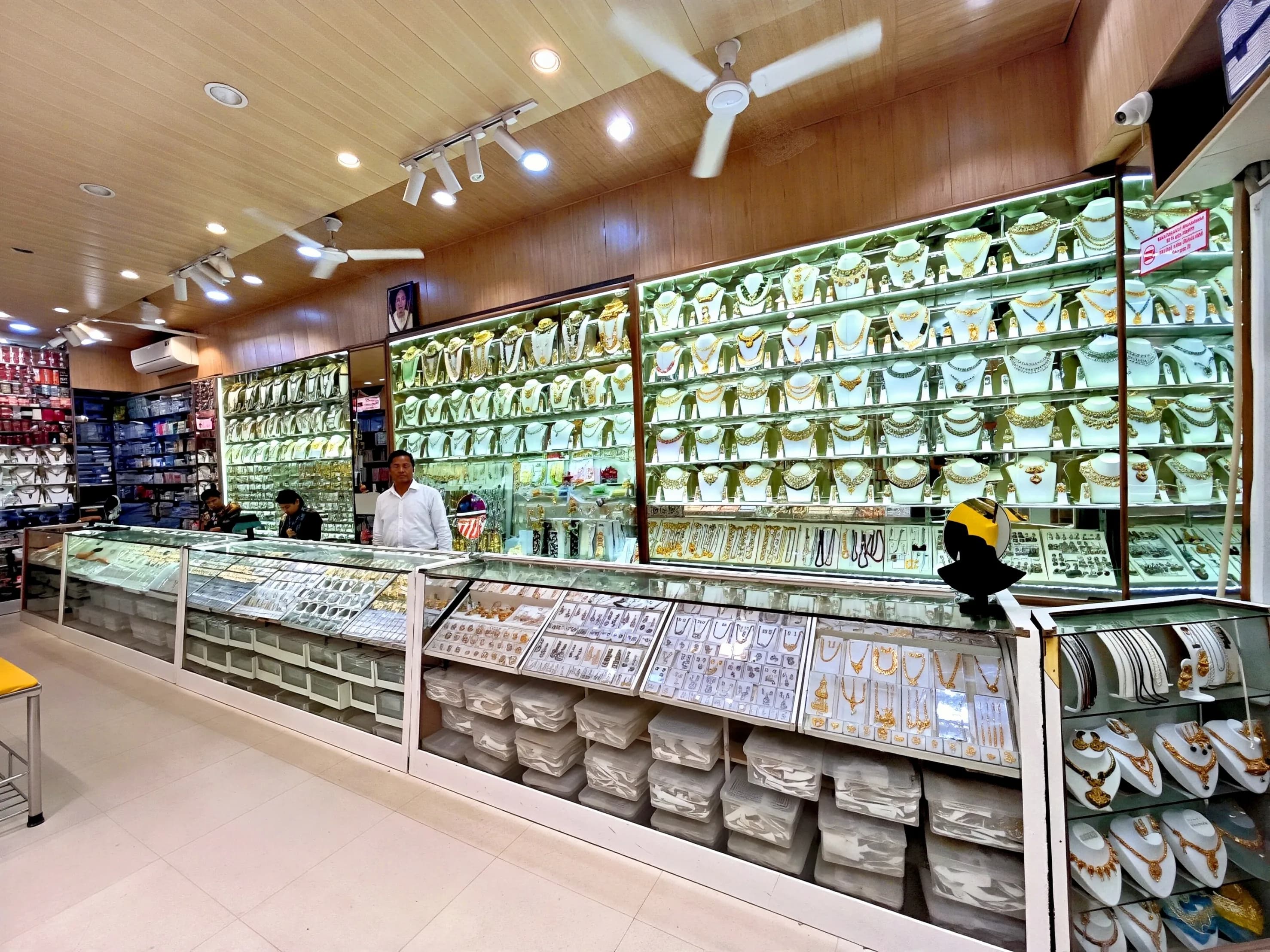 Store view 4